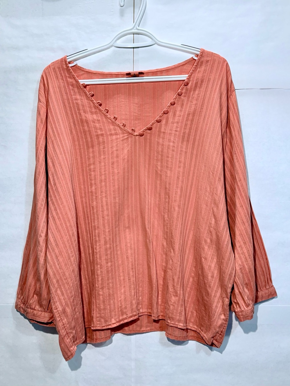 a.n.a A New Approach XL V-Neck Textured Stripe Peasant Coral Blouse GUC